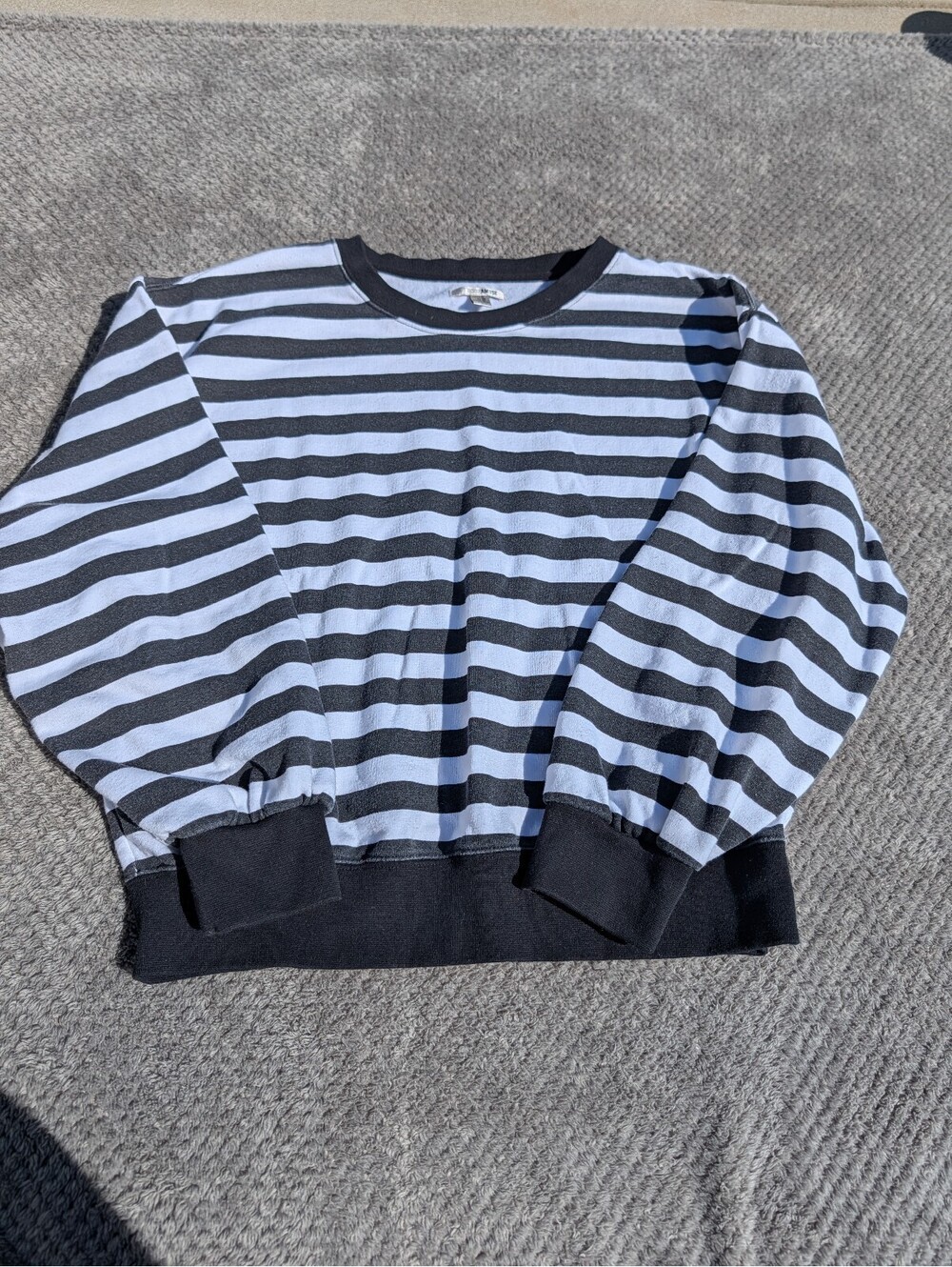 Society Amuse Women's Navy Blue & White Striped Crewneck Size Medium